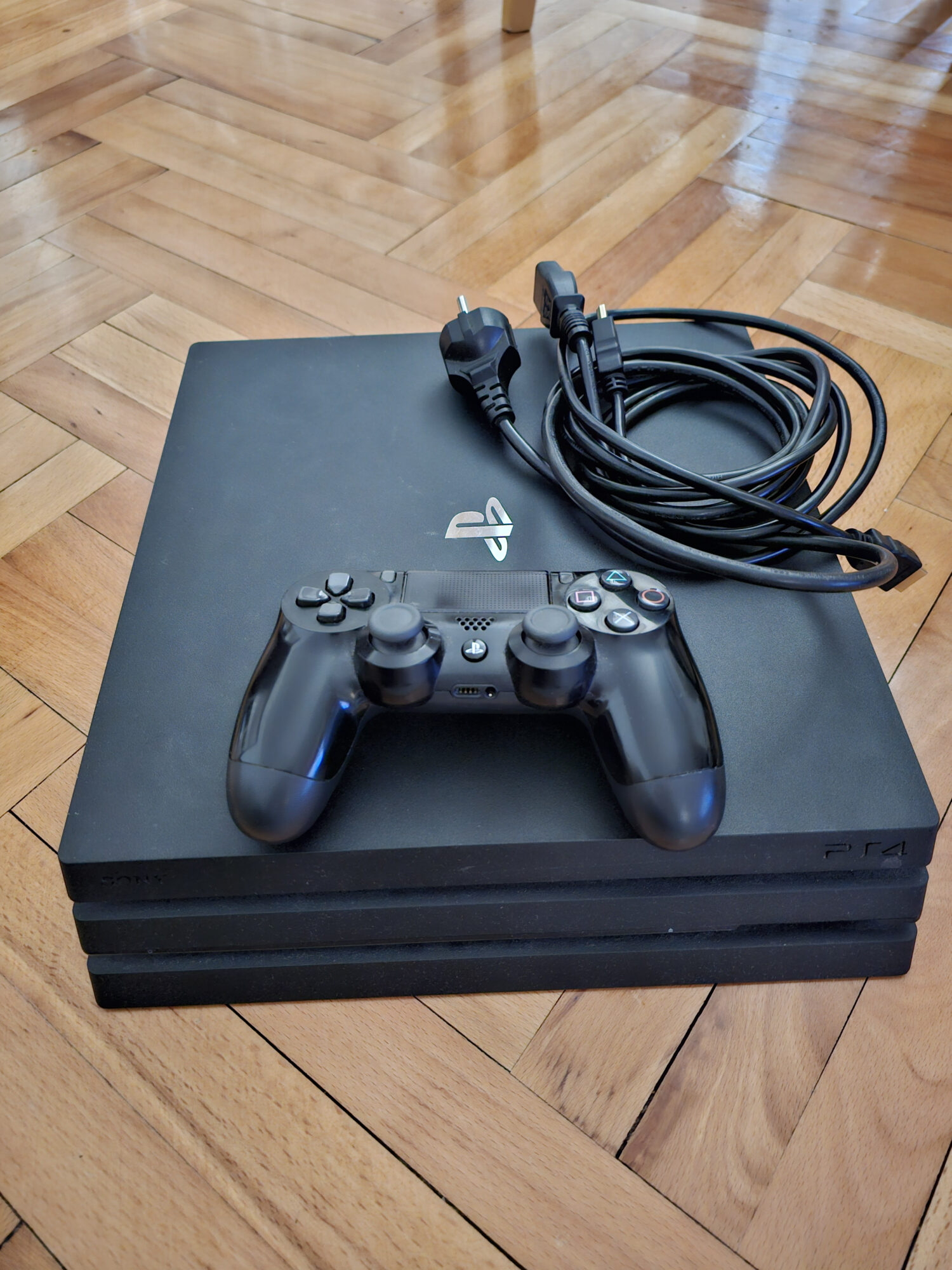 SONY PlayStation 4 (1TB)